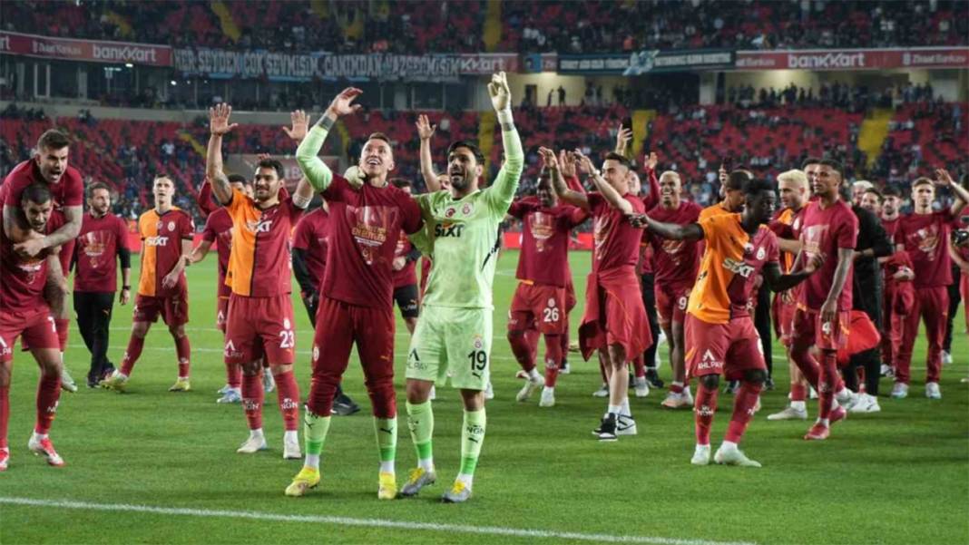 Boş bir koltuk bile kalmadı! Son 16 maçını kaybetmeyen Galatasaray şampiyonluk maçına çıkıyor 2